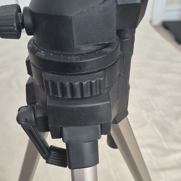 T-260 Tripod - Black and Gray - Picture 9 of 16